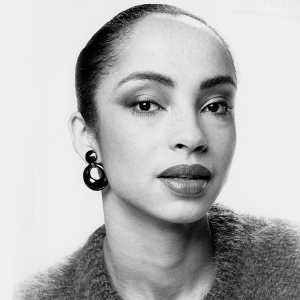 Гипнотическая нежность и безграничная женственность: за что мы любим Sade