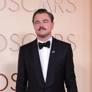 Леонардо Ди Каприо в Dior и Джесси Бакли в Chanel: красная дорожка «Оскара-2026»