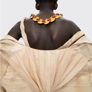 Крупный жемчуг, подвески-объекты и другие бижу-тренды осеннего сезона, которые нельзя пропустить