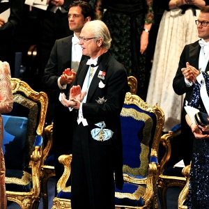 В Стокгольме вручили Нобелевские премии 