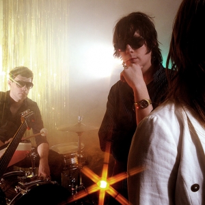 Трек дня: Chromatics — Into The Black