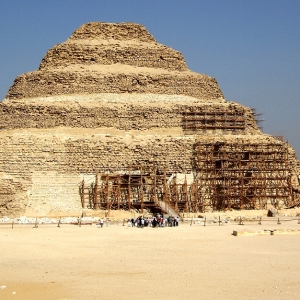 Пирамида Джосера разрушается