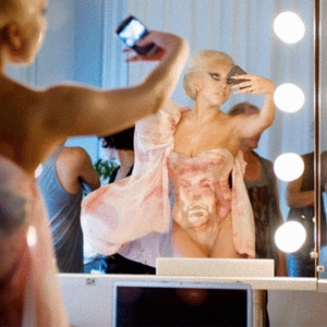 Lady Gaga празднует успех фонда Viva Glam