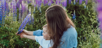 Вопрос трихологу: почему после родов выпадают волосы