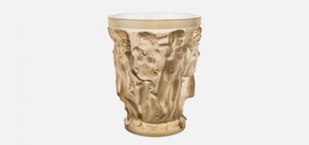 Lalique сделал вазу вместе с дизайнером Терри Роджерсом