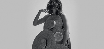 Jacquemus создал платье из соломенных шляп