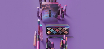 Рианна показала рождественскую коллекцию косметики