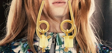 24 аксессуара, которые сделают образ, — серьги, платки и береты