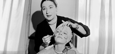 От мытья головы маслами до мобильных студий: история салонов красоты