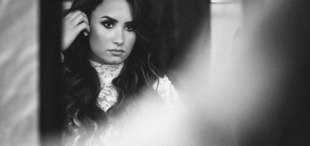 Деми Ловато расскажет об анорексии и борьбе с зависимостями на YouTube