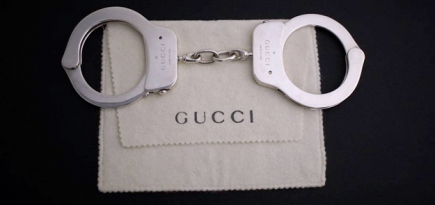 Серебряные наручники Gucci 1998 года появились в продаже