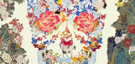 В ГУМе появились инсталляции автора черепа из цветов для Alexander McQueen