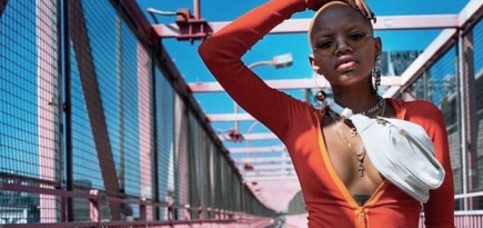 Рианна катается по пустыне на мотоцикле в новой кампании Fenty x Puma