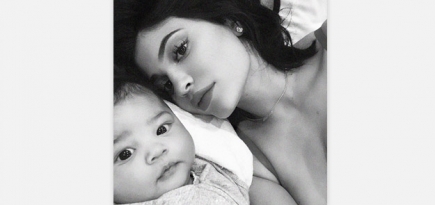 Кайли Дженнер выложила селфи с дочерью Сторми