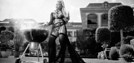 Cardi B, роскошный особняк и экзотические животные в новом видео на песню «Dinero» Дженнифер Лопес