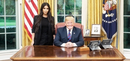 Как интернет отреагировал на снимок со встречи Ким Кардашьян и Дональда Трампа
