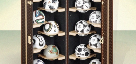 Louis Vuitton выпустил ограниченную серию чемоданов с официальными мячами ЧМ по футболу