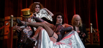 «Шоугёлз», «Бархатная золотая жила» и другие фильмы в эстетике кэмпа