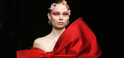 Акварель на веках, жемчуг в волосах, перья на ресницах: бьюти-обзор кутюрной недели моды