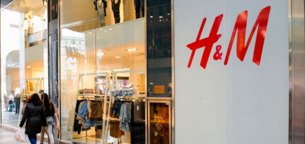 Акции H&M упали почти на 10% после ухода генерального директора Хелены Хелмерссон в отставку