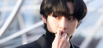 Ви из кей-поп-группы BTS выпустил клип на песню «For Us»