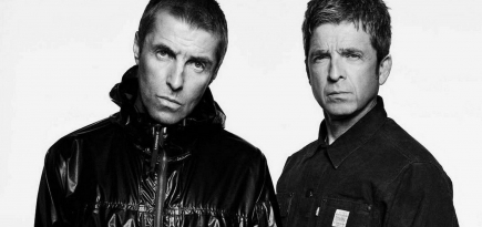 Группа Oasis возглавила британские чарты после воссоединения
