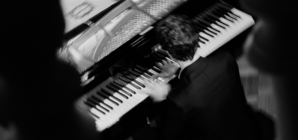 Booroom Gallery провела сольный концерт пианиста Константина Емельянова