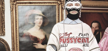 Ужин в стиле XVIII века, живые бабочки и Оля Запивохина в новом видео Gucci