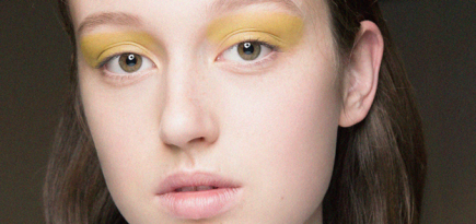 Как повторить макияж с желтыми тенями с показа Noon by Noor