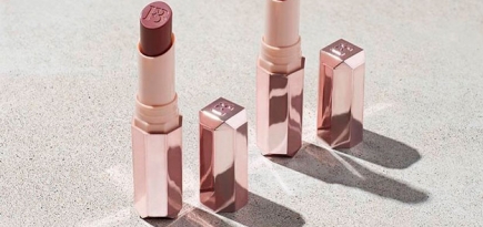 Fenty Beauty выпустил набор миниатюрных помад