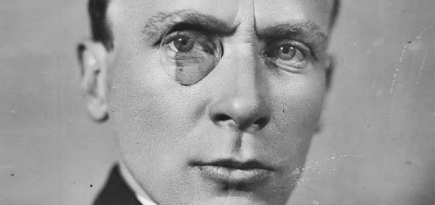 С охапкой дров, зато в монокле: Михаил Булгаков как икона декадентского стиля