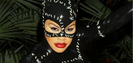 Самая страшная ночь в году: как знаменитости оделись на Хеллоуин-2020