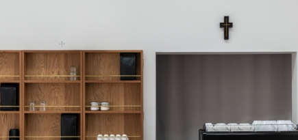 Крест, кофе, ладан: кто придумал модное православное кафе «Antipa»