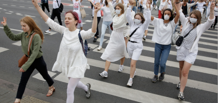 Четвертый день протестов в Беларуси: в стране прошли женские марши и новая волна задержаний