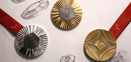 Ювелирный дом Chaumet представил олимпийские медали с изображением Эйфелевой башни
