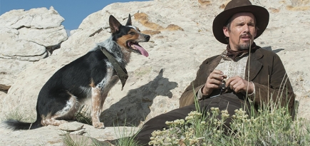 Итан Хоук и Джон Траволта в трейлере \"В долине насилия\"