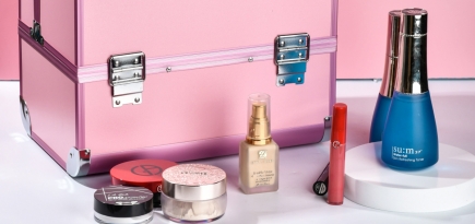 Сделали запас косметики? Читайте, долго ли можно будет всем этим пользоваться