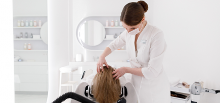 Йога в гамаках, аппаратное омоложение и другие новости салонов и клиник