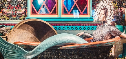 Кадры из мастерской: смотрим, как создавались новогодние витрины ЦУМа