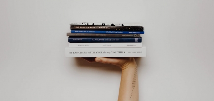 «Бумажные книги лучше горят. И лучше пахнут». Издатели, критики и писатели — о преимуществах бумаги перед цифрой