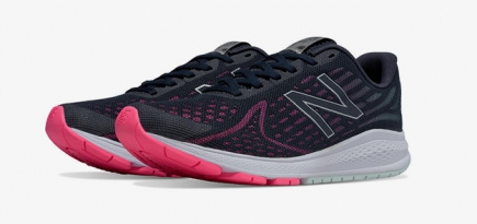 New Balance представил обновленную версию беговых кроссовок