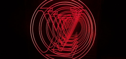 Louis Vuitton посвятил своим витринам книгу