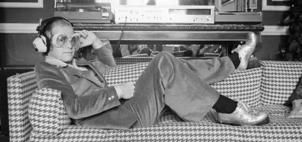 Элтон Джон сыграл на фортепиано прямо на одном из лондонских вокзалов