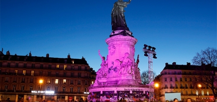 Почему в борьбе с террором французы берутся не за дубинку, а за круассан и баранку