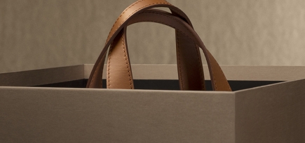 Джорджо Армани создал новую сумку, но ее дизайн пока держит в секрете