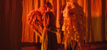 Британка объявляет конкурс на грант на обучение по программе «Сценография»