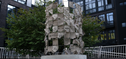 Художники рисуют для BURO.: участники выставки «Уроборос»