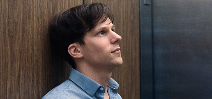 \"Громче, чем бомбы\" с Джесси Айзенбергом и Изабель Юппер