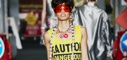 Обзор Buro 24/7: Moschino, весна-лето 2016