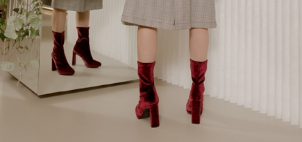 Глиттер, декор, ботфорты — как носить необычную обувь в этом сезоне